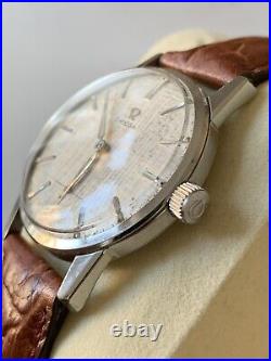 Vintage Omega cal 268 rare linen textured dial serviced travel case